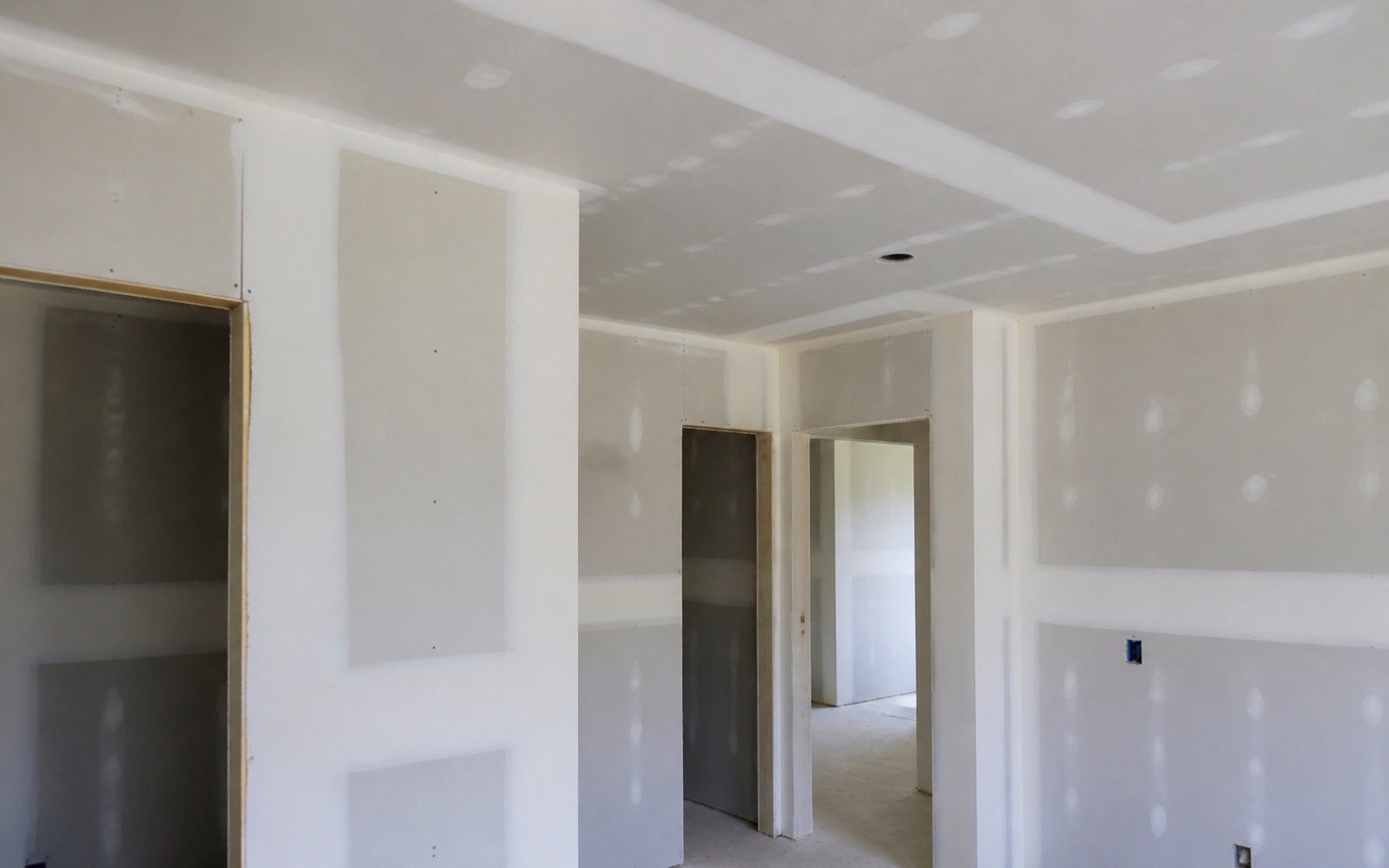 Finished drywall walls and ceiling ready for primer